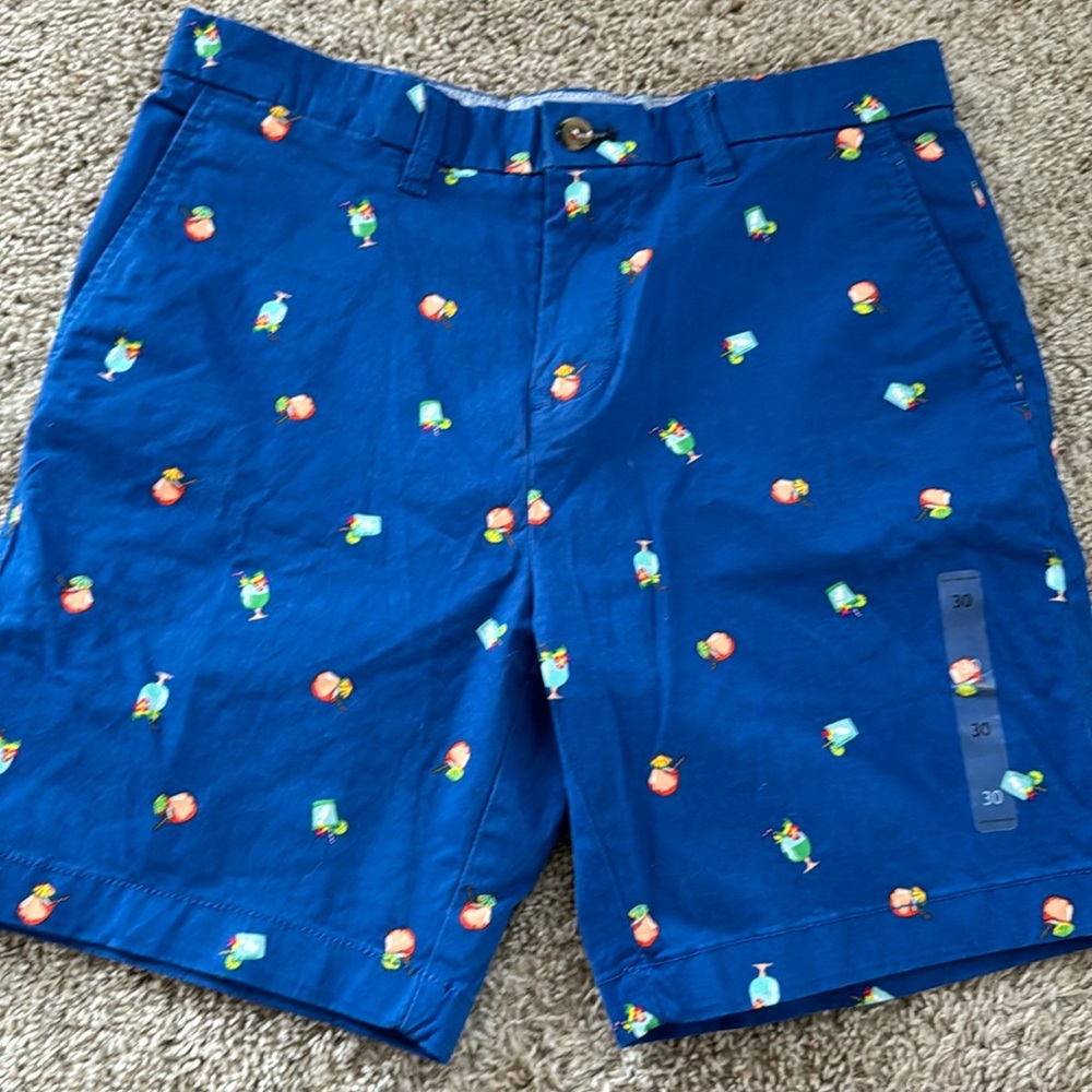 Fun men’s shirts with drink detail